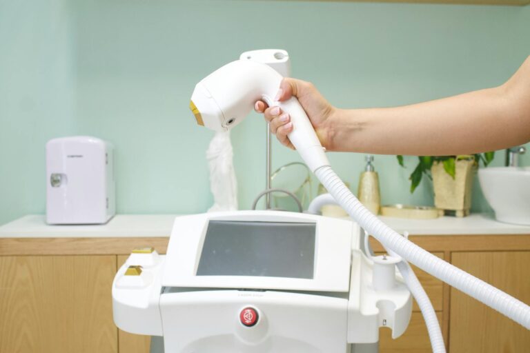 Depilacja laserowa – rewolucyjna metoda usuwania zbędnego owłosienia wśród mężczyzn